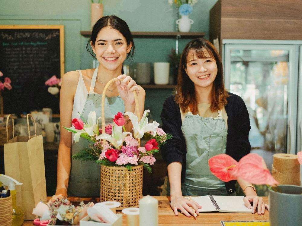 Our talented florists in our flower shop Singapore - Jardin Eden Flowers & Aromatique - Florist Singapore