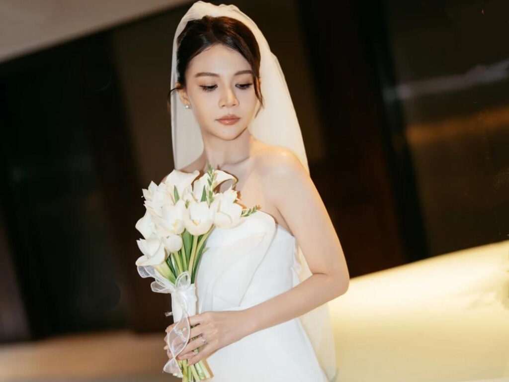 Wedding Flower Bridal Bouquet by Jardin Eden Flowers & Aromatique